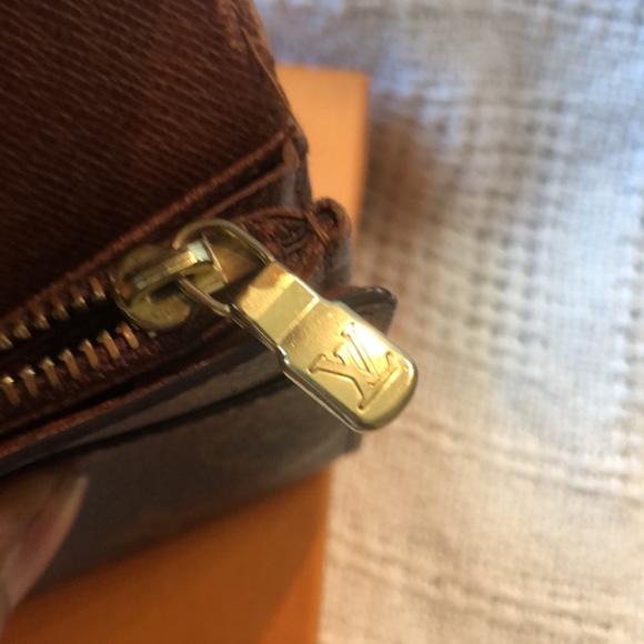 Authentic Louis Vuitton Monogram Sarah Long Wallet with Box - Picture 12 of 15